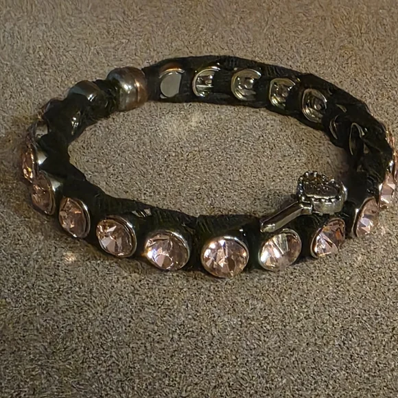 Betsey Johnson Pink Crystal Hinged Bangle Bracelet - Picture 4 of 6